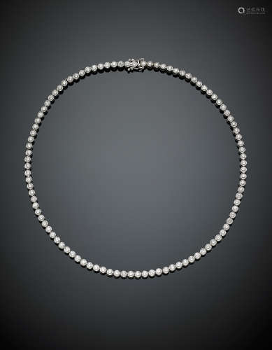 White gold round diamond necklace, in all ct. circa, g 31.78, length cm 40 circa.