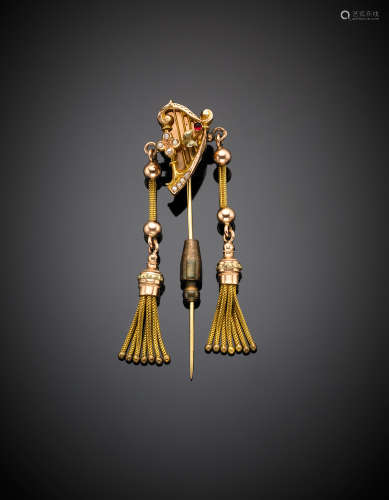 Yellow and pink gold pearl and vitreous paste cithara hat pin, g 11.52, length cm 7 circa. French hallmark