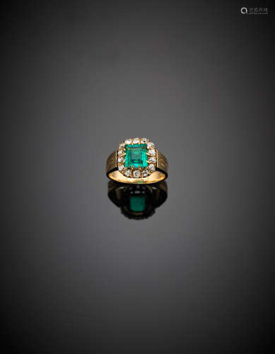 Yellow gold band ring with a ct. 1.70 circa rectangular emerald surrounded by diamonds, g 6.60 size 15/55.