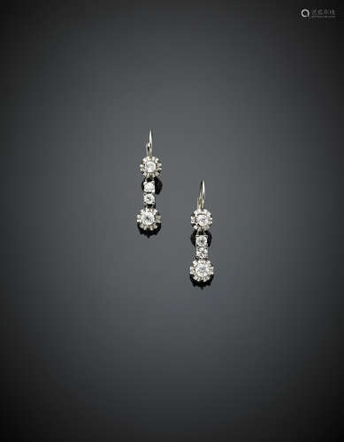 Platinum and white gold diamond pendant earrings, in all ct.1,30 circa, g 5.70, length cm 3.00 circa.