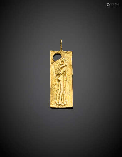 PAZZAGLIAYellow gold sculpture medal, g 10.78, length cm 4.90, width cm 1.70 circa. Signed PAZZAGLIA In original caseWith guarantee