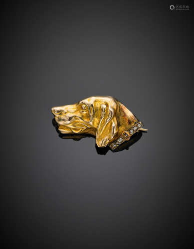 Yellow gold irregular diamond hound head brooch, g 15.99, length cm 4.30 circa.