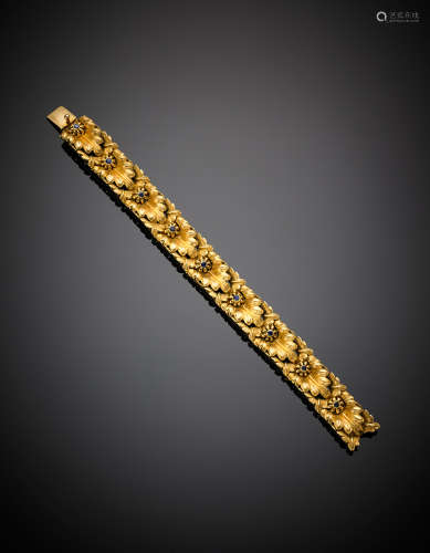 Yellow gold small sapphire accented leaf motif modular bracelet, g 49.78, length cm 19.50, h cm 1.50 circa.