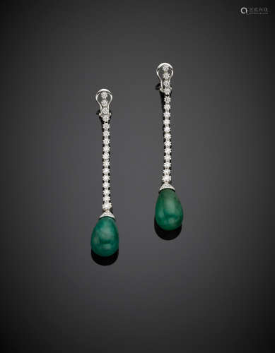 White gold round diamond emerald drop pendant earrings, emerald  mm 19x11 circa, g 14.03, length cm 7.10 circa.