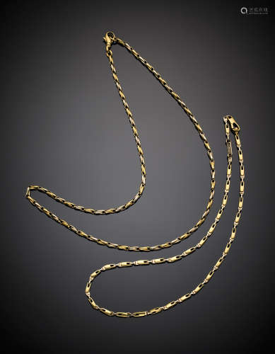 Two white and yellow gold gent's chains, in all g 92.00.