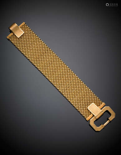 Yellow gold partly glazed braided bracelet with a square clasp, g 100.97, length cm 21, h cm 3.50 circa.