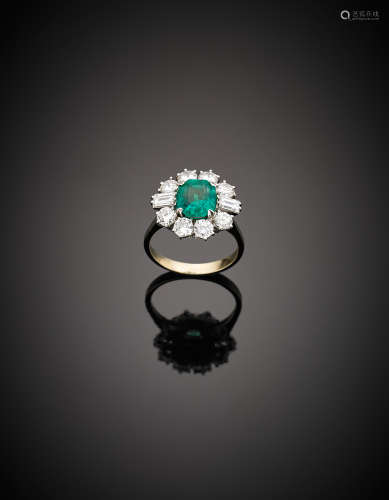 White gold octagonal ct. 2.00 circa emerald round and baguette diamond ring, in all ct. 2 circa, g 5.13 size 13/53.