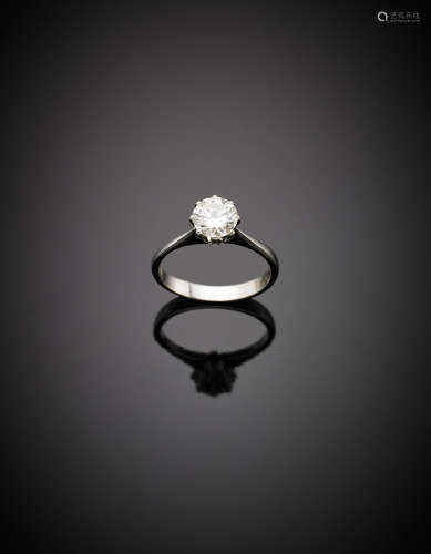 White gold round brilliant cut ct. 1.01 circa diamond ring, g 3.03 size 12/52.