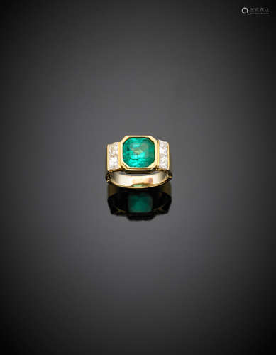 Yellow gold, carré diamond and ct. 4.00 circa octagonal emerald ring, with adaptor, g 8.14 size 12/52.