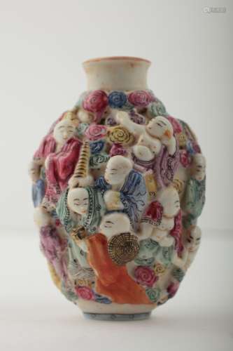 A Chinese Famille Rose porcelain snuff bottle,