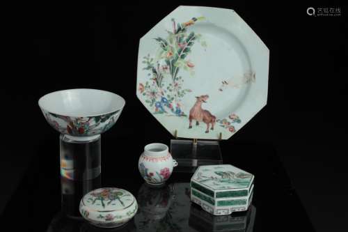 A Chinese group of five porcelain items,