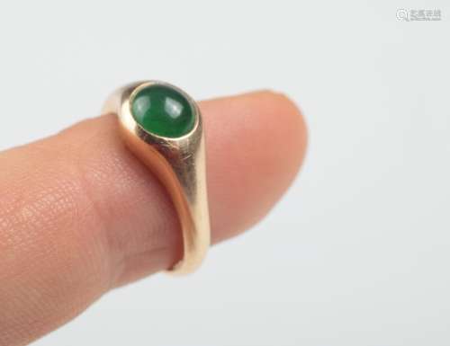 14k gold ring with emerald green jadeite Cabochon