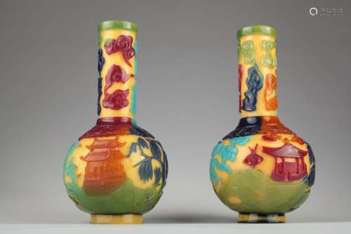 A pair of Chinese five-color overlay Peking glass vases,