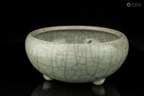 A Chinese Guan-type tripod bowl,