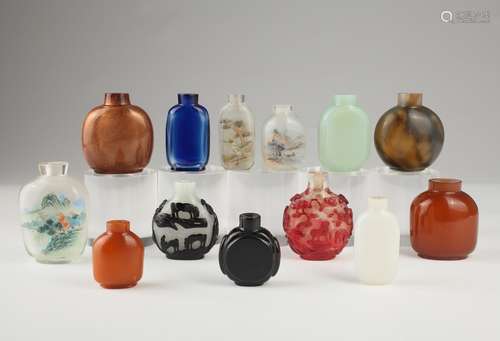 Lot of 13 Chinese glass snuff bottles,