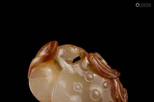 An old Chinese agate toggle,