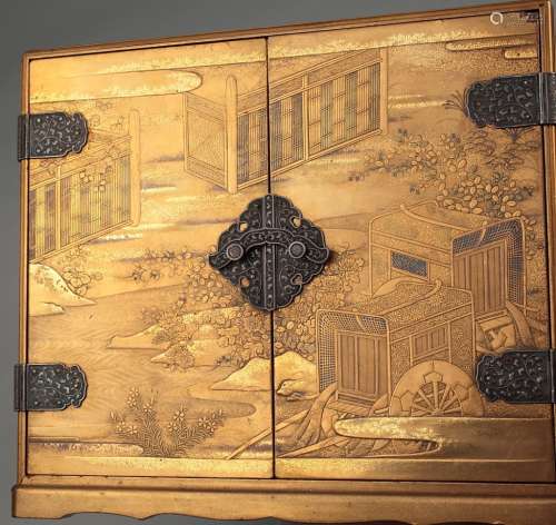 A Japanese gold lacquered kodansu (small chest),