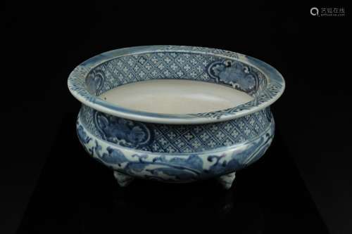 A Chinese underglaze blue and white censer,