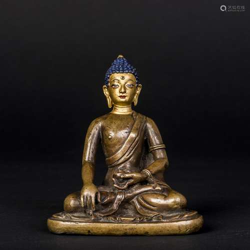 A STATUE OF SHAKYAMUNI BUDDHA, QING DYNASTY