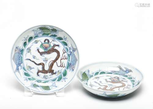 FAMILLE VERTE WUCAI DRAGON DISH PAIR, QING DYNASTY