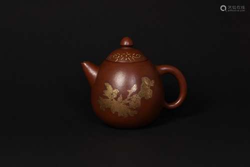 A GOLD TRACED YIXING ZISHA TEAPOT