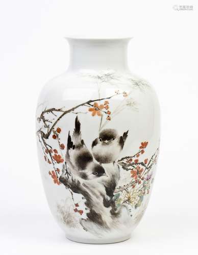 A FLOWER AND BIRD LANTERN-SHAPED VASE, 20TH CENTURY