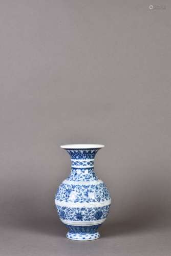 A BLUE AND WHITE LOTUS VASE, QING DYNASTY