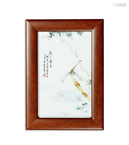 民国 粉彩蜻蜓翠竹小瓷板连木框