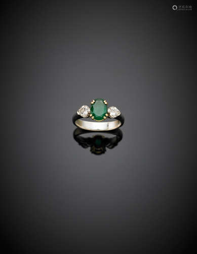 Bi-coloured gold oval ct. 1.40 circa emerald and heart shaped diamond ring, diamond, in all ct. 0.50 circa g 6.06 size 16/56.