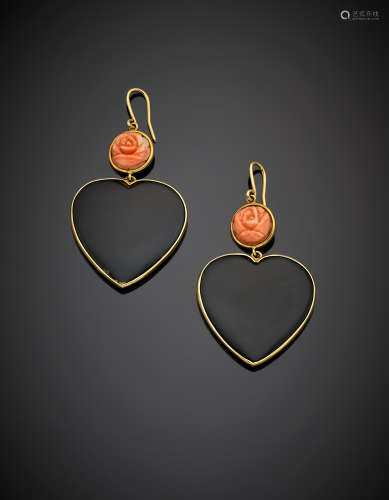 RONDINAYellow gold onyx and coral heart earrings, g 25.10, length cm 6.50, width cm 3.50 circa. Signed RONDINA
