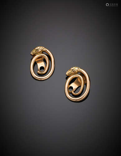 Red gold coiled snake earrings, g 8.56, length cm 2.50 circa.