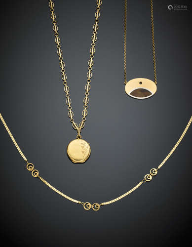 Lot of three yellow gold chains, one with an oval plate and another with a locket, g 21.30.