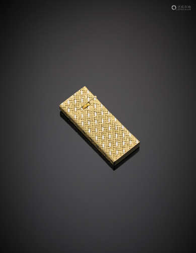 bi-coloured gold covered basket weave cigarette lighter g 34.30.