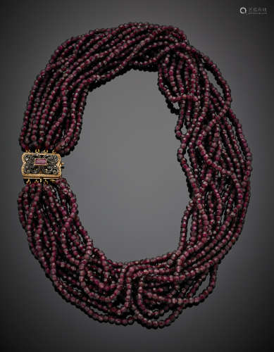 Multi Strand faceted garnet necklace with yellow gold, silver and ruby clasp, g 172.29, length cm 46 circa.