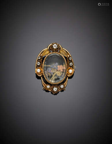 Red gold vitreous paste and pearl crystal locket brooch, g 12.53, length cm 4.30 circa.