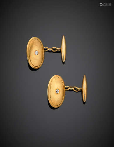 Yellow gold oval cufflinks centered by two old mine diamonds, g 9.20.