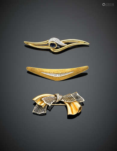 Bi-coloured gold lot composed of three different brooches accented with diamonds and an oval sapphire, g 29.80.
