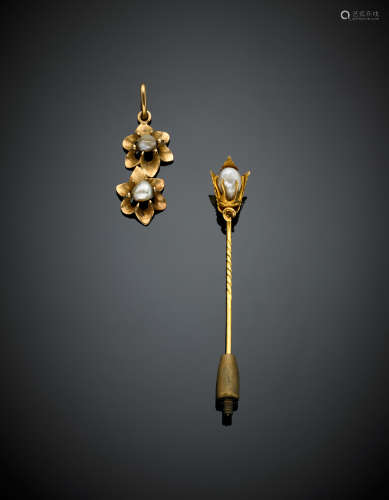 Yellow gold irregular light grey hued pearl pendant and tie pin, net weight g 5.70.