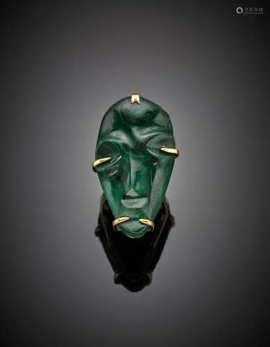 Yellow gold ring with a malachite carved as a tribal mask, g 21.59 size 17/57.