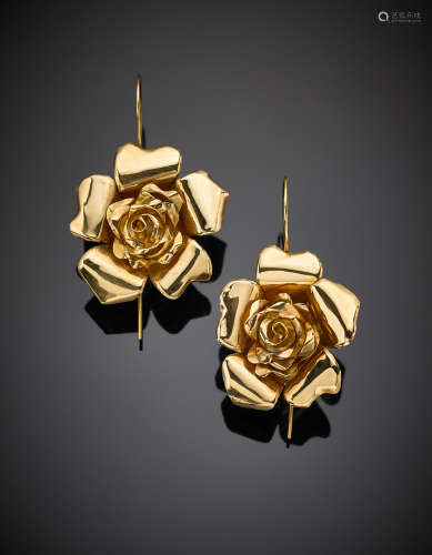 Yellow gold rose ear pendants, g 22.1, length cm 6.3, width cm 3.8 circa. Marked 363 NA