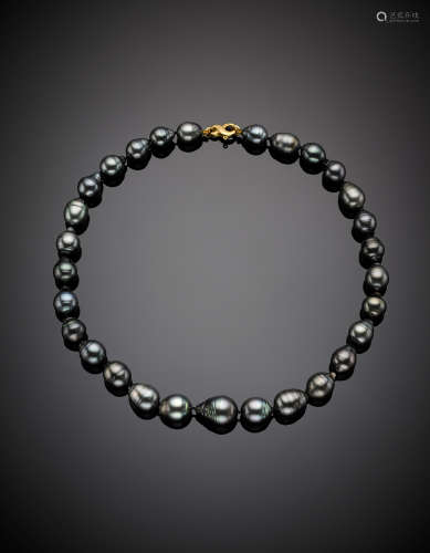 Grey ovoid Tahiti pearl necklace, graduated from mm 10.30 to mm 13.95, g 70.48, length cm 44.50 circa.