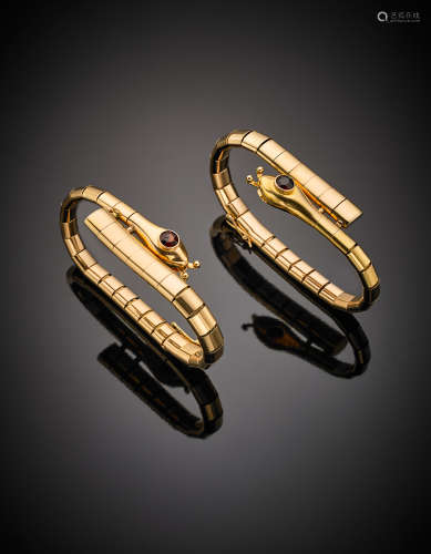 Yellow gold double articulated snake bracelets with red brown vitreous pastes for the eyes, in all g 82.50.