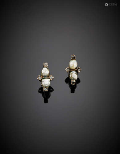 Yellow 9K gold pearl and irregular diamond earrings, g 5.43.