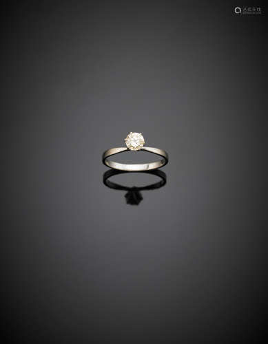 White gold ct. 0.45 circa diamond ring, g 2.01 size 14/54.