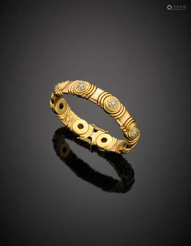 Bi-coloured gold bracelet diamond-set within reserves g 62.00, diam. cm 5.50.