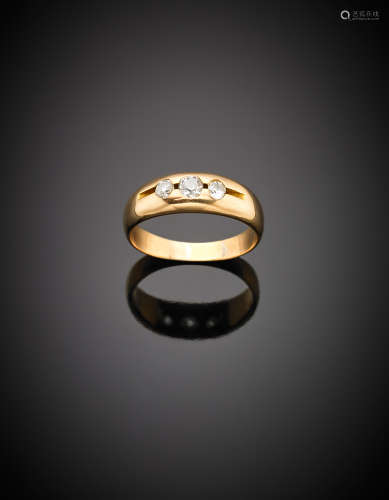 Yellow gold three diamond gent's band ring, g 7.05 size 25/65.