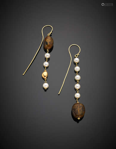 Yellow gold pearl and amber pendant earrings, g 11.10, length cm 10.20 circa.