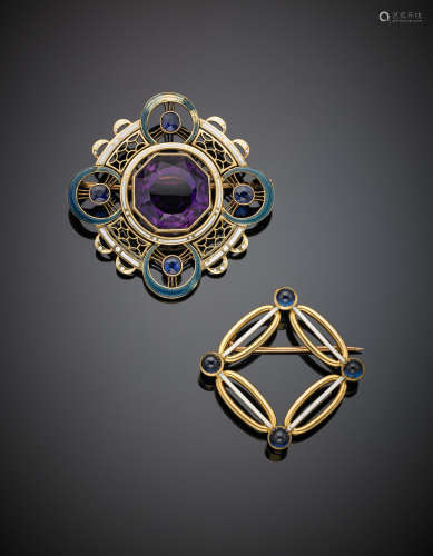 Yellow gold, sapphire, vitreous paste, white and indigo enamel brooches, in all g 21.50.(defects)