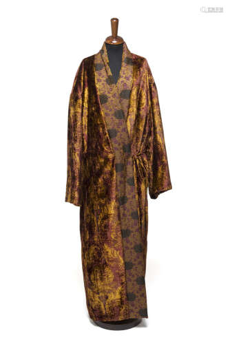 KRIZIALong padded oreintal style  velvet coat, hues from yellow to maroon (size 42)