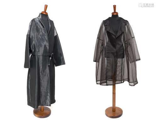 SAMPLE GARMENTSLot comprising a black tulle caban and a dark grey technical textile coat